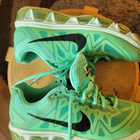 Shoes - Picture 2 of 4